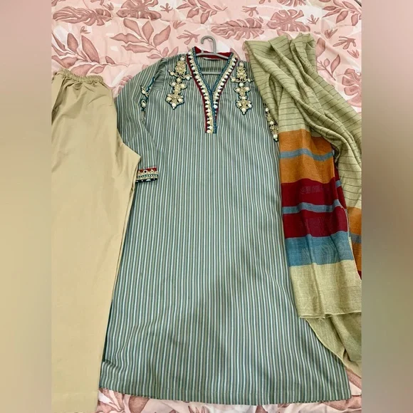 Maria. B. 3 pc Winter Dress - Picture 11 of 16